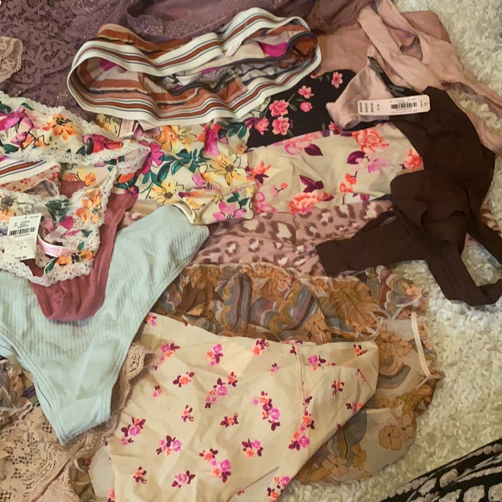 Lot of size medium panties (36)  Victoria Secret